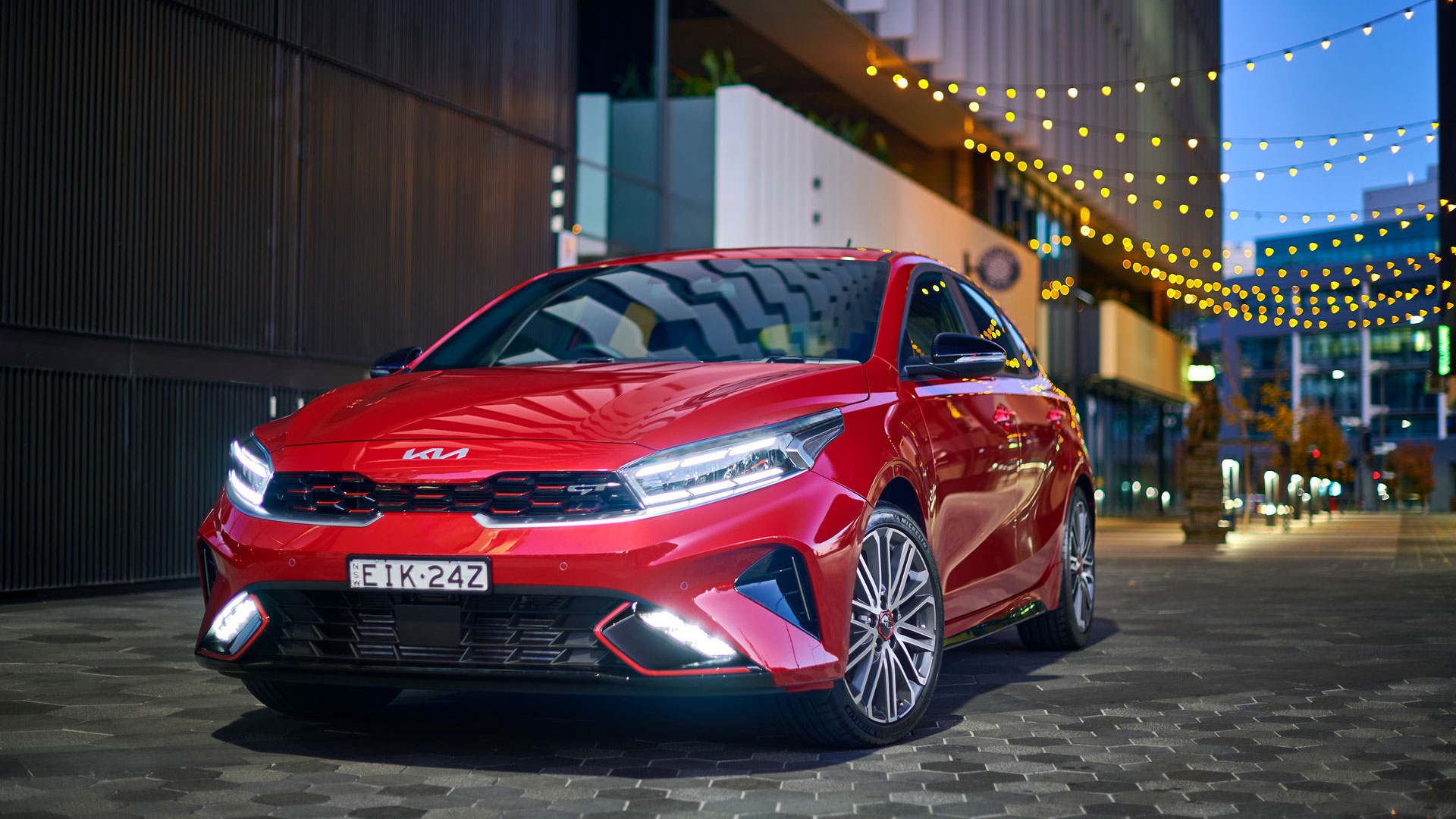 The latest Kia K3 car price in January 2023 is extremely cheap, making it difficult for Hyundai Elantra and Toyota Corolla Altis