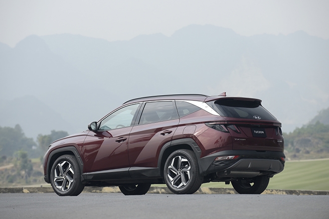 The price of rolling Hyundai Tucson in January 2023 can make the Honda CR-V fall