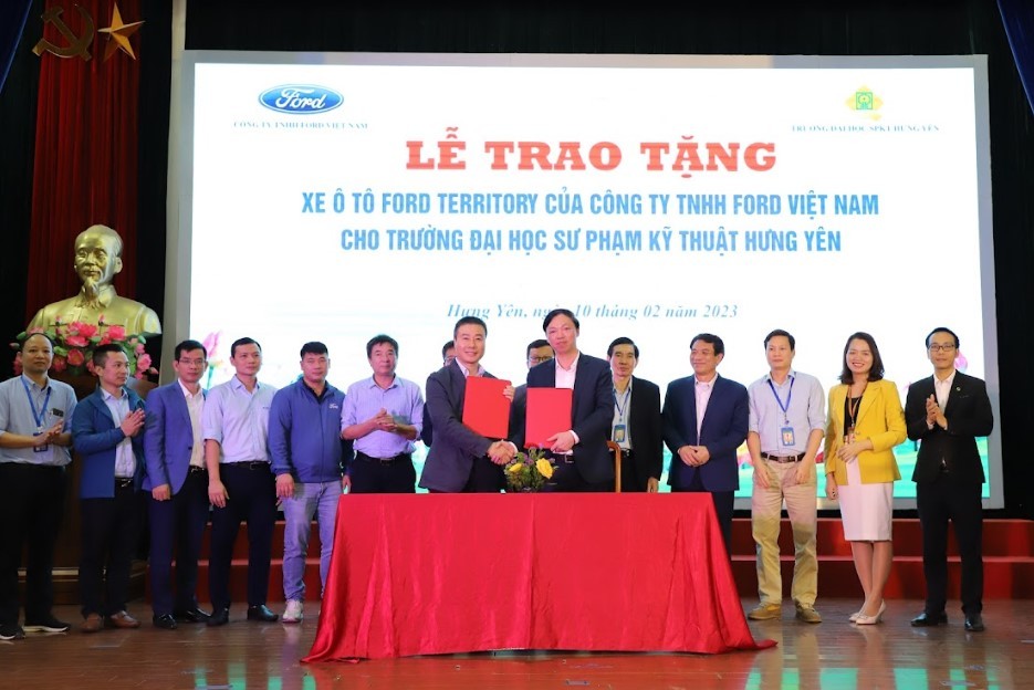 Ford Việt Nam đẩy mạnh hoạt động vì cộng đồng: Tặng động cơ, hộp số, xe mới cho các trường kỹ thuật ảnh 1