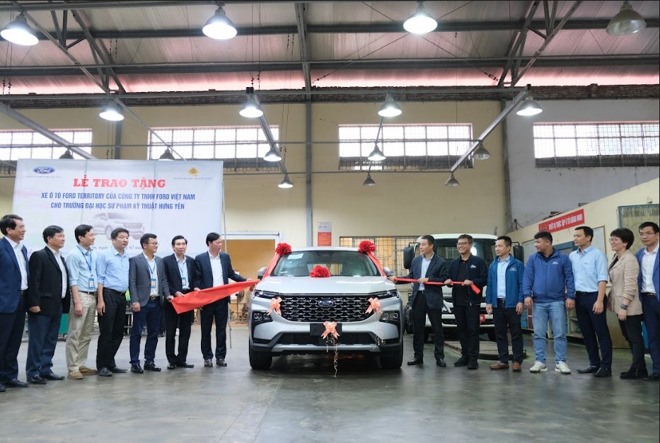 Ford Việt Nam đẩy mạnh hoạt động vì cộng đồng: Tặng động cơ, hộp số, xe mới cho các trường kỹ thuật ảnh 3