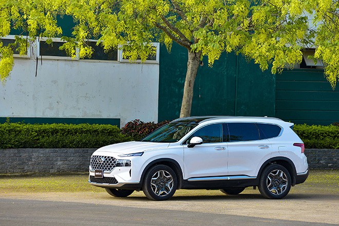 Giá lăn bánh siêu hấp dẫn của Hyundai Santa Fe trong tháng 2/2023 làm Toyota Fortuner phải 'tái mặt' ảnh 3