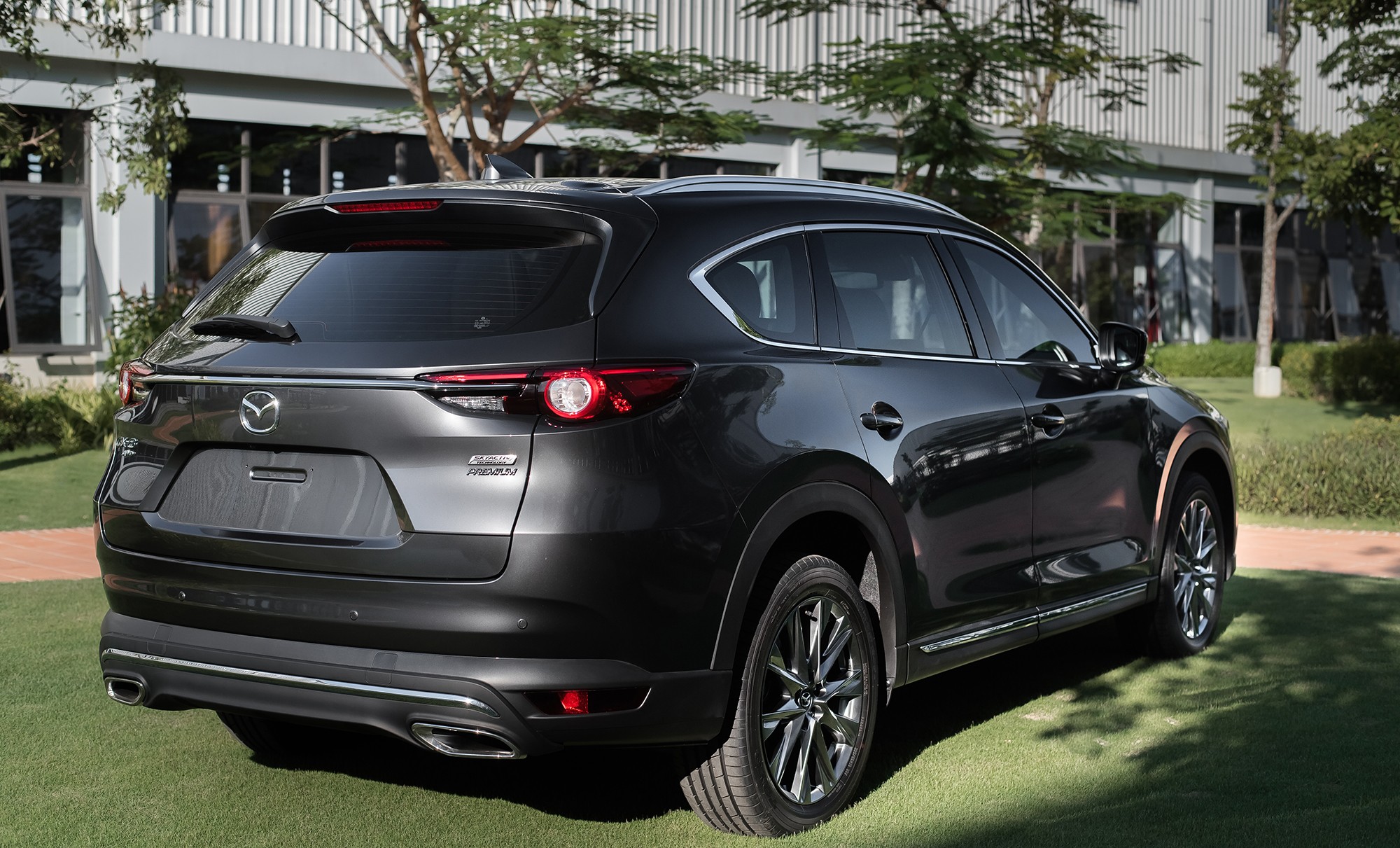 Mazda CX-8 mạnh tay giảm giá gần 100 triệu đồng, quyết soán ngôi Hyundai Santa Fe và Toyota Fortuner ảnh 2