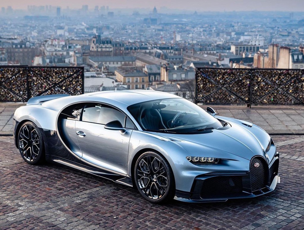 bugatti-chiron-2-1677228513.jpg