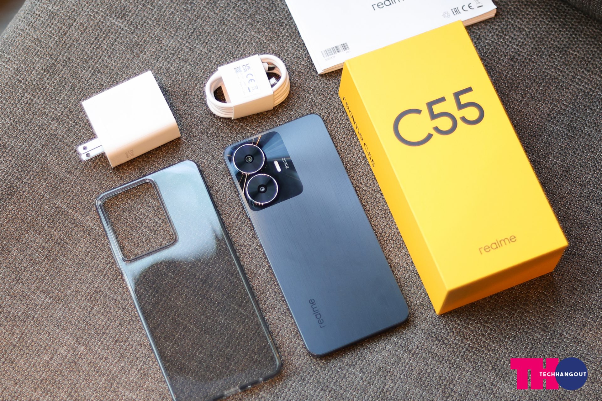 On hand realme C55 super product Dynamic Island like iPhone 14 Pro priced at only 4 million VND