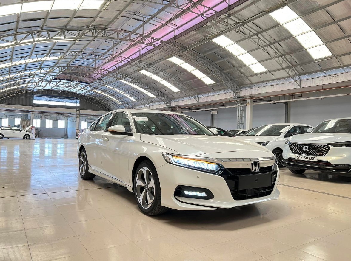 ‘Kẻ thách thức’ Toyota Camry và Kia K5 giảm giá sâu chưa từng có, cơ hội vàng cho khách Việt tậu xe ảnh 1