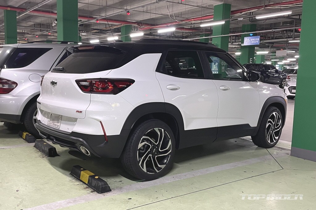 Đối thủ 'một chín một mười' của Toyota Fortuner 2022 về đại lý, sắp mở bán với loạt nâng cấp 'khủng'