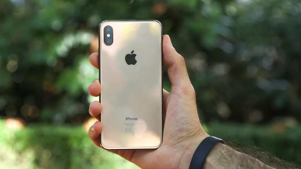 The store offers to sell iPhone XS Max as cheap as it is for, looks, and has high-class equipment like the Galaxy S23 Ultra