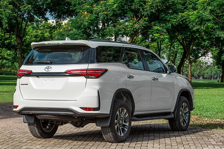 Giá lăn bánh Toyota Fortuner tháng 4/2023: Tự tin thách thức Ford Everest và Hyundai Santa Fe ảnh 3