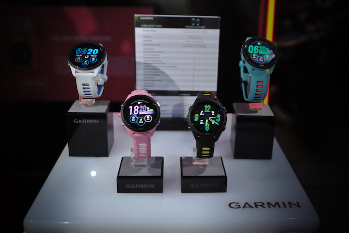 Garmin launches the world’s first AMOLED running GPS running watch