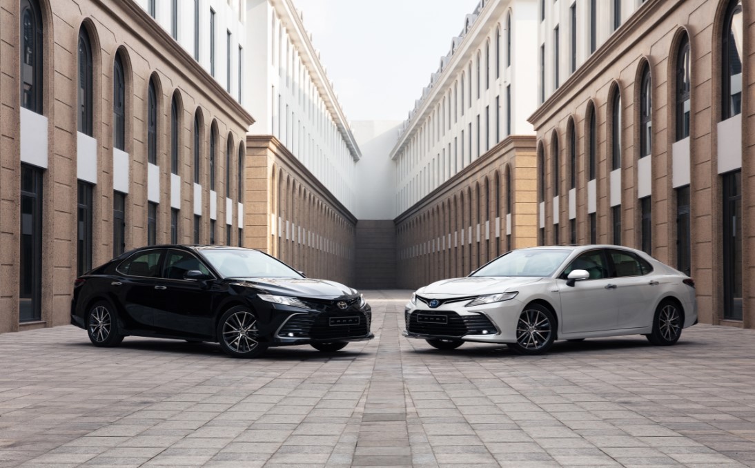 Giá lăn bánh Toyota Camry mới nhất tháng 5/2023 ở mức cực hời, ‘cắt đuôi’ Kia K5 và Mazda6 ảnh 1