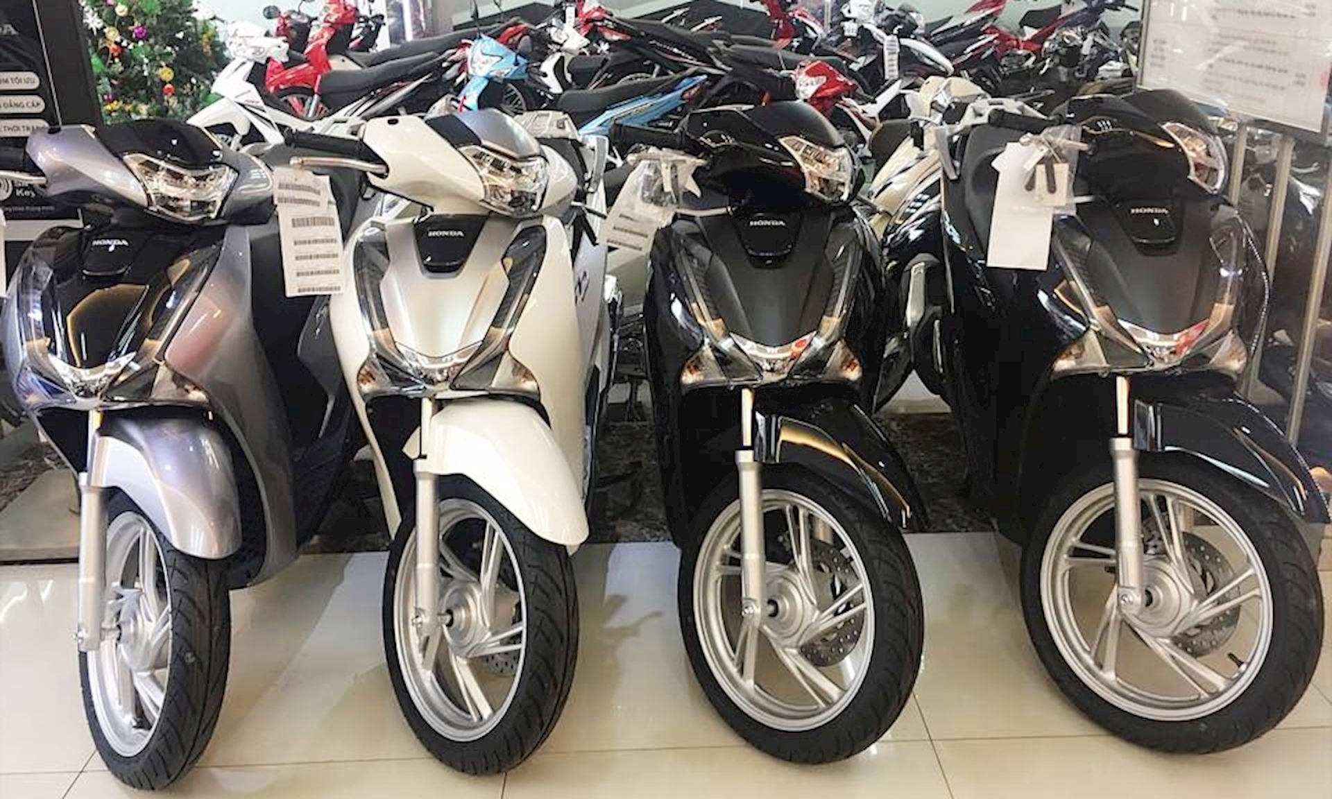 Honda SH 2022 suddenly lost tens of millions of dong, Vietnamese customers flocked to the dealer to buy