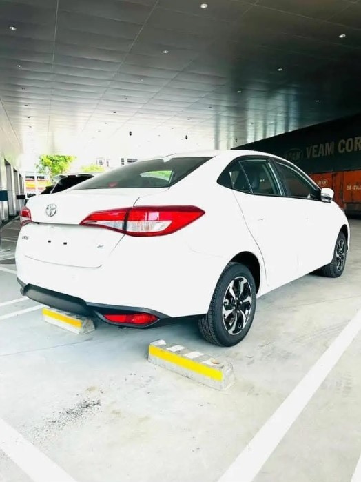 Toyota Vios 2023 đổ bộ đại lý Việt Nam: Thiết kế đẹp không chỗ chê, đủ sức ‘lật đổ’ Hyundai Accent ảnh 5