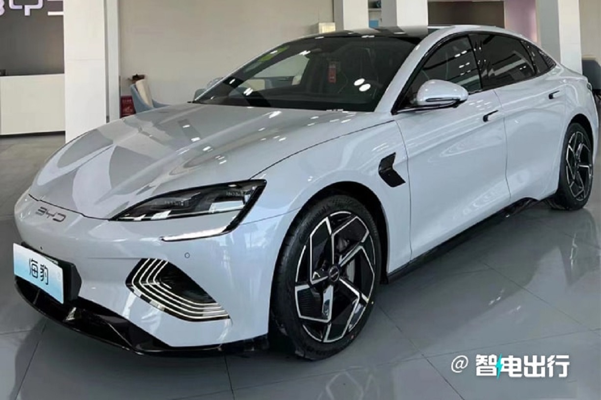 An electric car model priced at 642 million attracts customers thanks to its eye-catching design, equipment and features without minus points