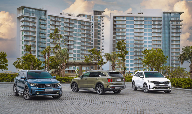 The rival Toyota Fortuner has a super cheap rolling price with a discount of VND 100 million in May