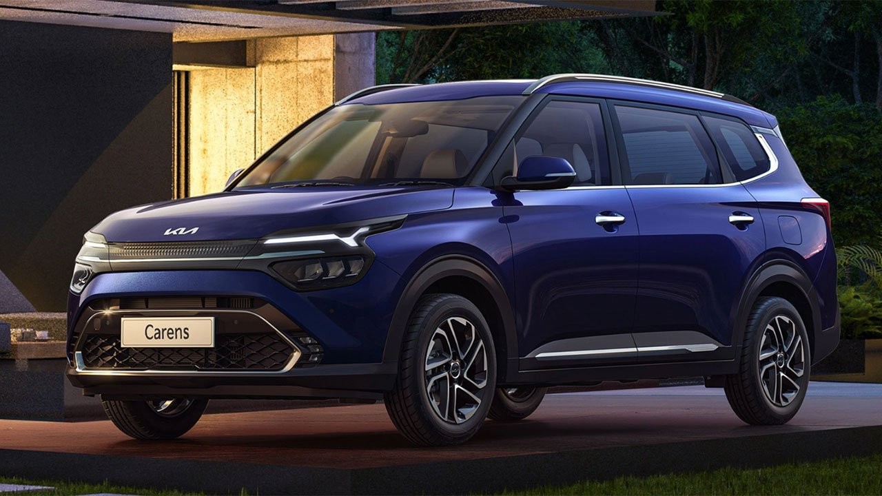 Kia Carens ‘chơi lớn’ giảm sốc lên tới 60 triệu đồng, tăng sức ép lên Mitsubishi Xpander