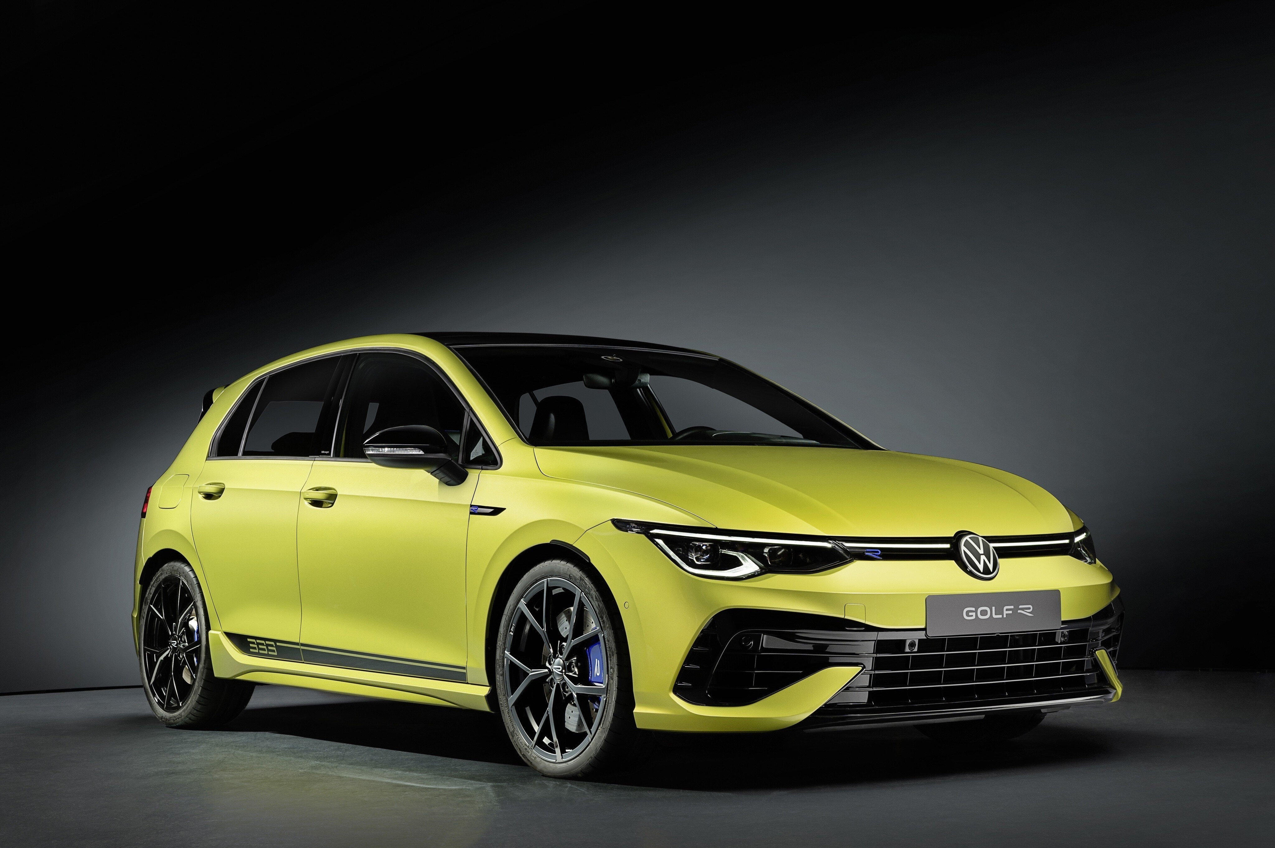 ‘Độc lạ’ mẫu xe mới của Volkswagen: động cơ mạnh nhất lịch sử, vừa ra mắt đã “sốt sình sịch”