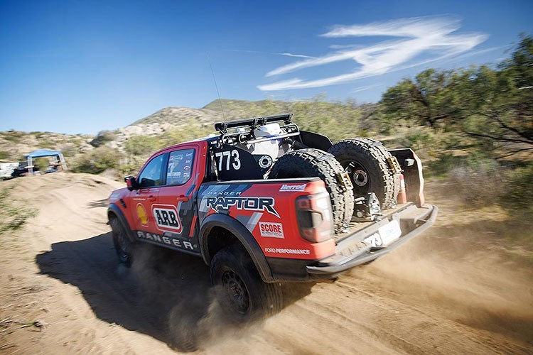 Hé lộ thêm về chiếc xe vô địch Baja 1000, Ford Ranger Raptor  trước thềm giải đua Finke Desert Race ảnh 2