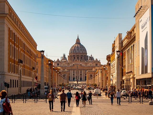 vatican-italy-chan-lee-0enp8tn6sie-unsplash-1686544092.jpg