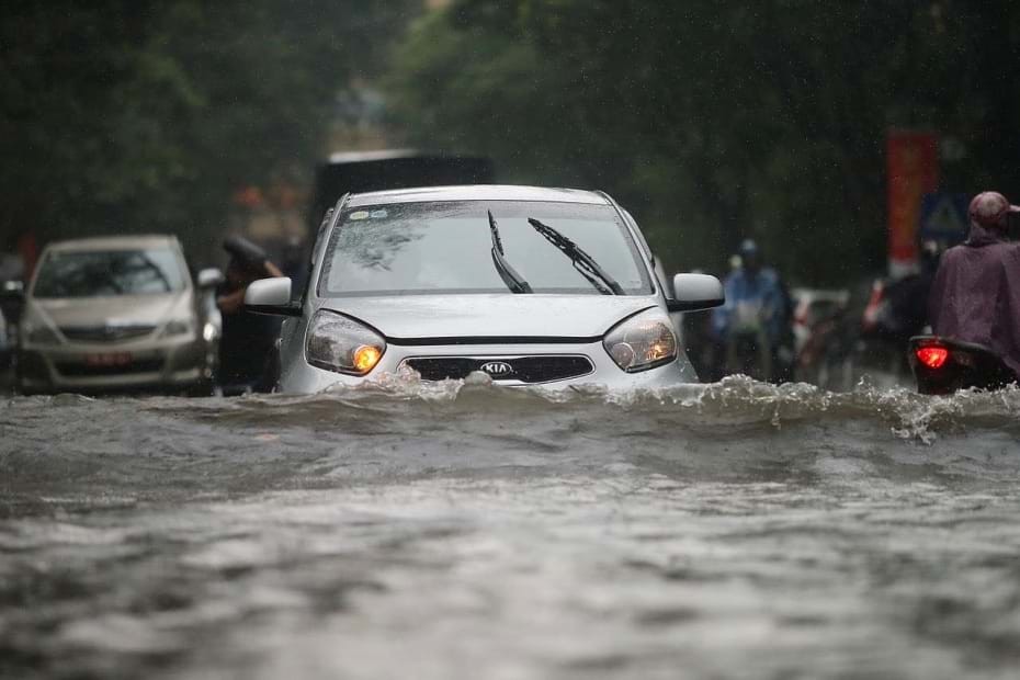 Những nguyên tắc khi lái xe ô tô qua vùng ngập nước giúp đảm bảo an toàn