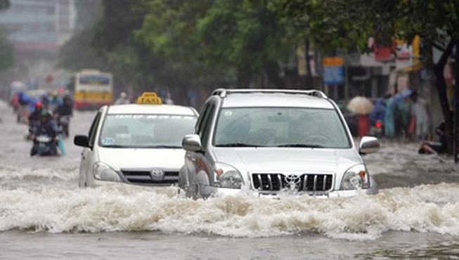 Những nguyên tắc khi lái xe ô tô qua vùng ngập nước giúp đảm bảo an toàn
