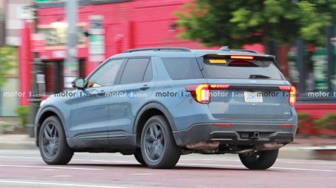 Ford Explorer 2024 lộ diện: Ngoại hình bề thế, dễ thành ‘cơn ác mộng’ của Toyota Land Cruiser Prado