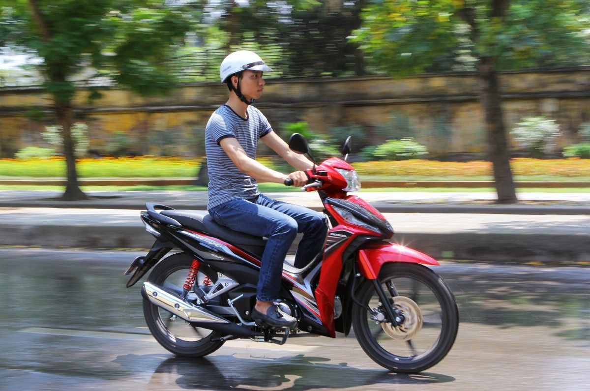 Sử dụng phanh xe máy thế nào để bảo đảm an toàn, kỹ năng cực quan trọng mà người Việt dễ mắc sai lầm