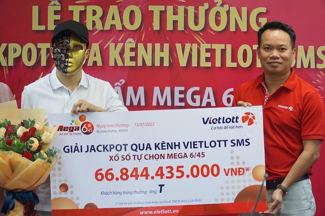 Vietlott trả thưởng hơn 520 tỉ đồng cho người chơi trên điện thoại - Ảnh 2.