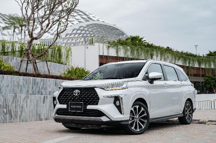 Giá lăn bánh Toyota Veloz Cross tháng 7/2023: Uy hiếp Mitsubishi Xpander với quà tặng 31 triệu đồng ảnh 1