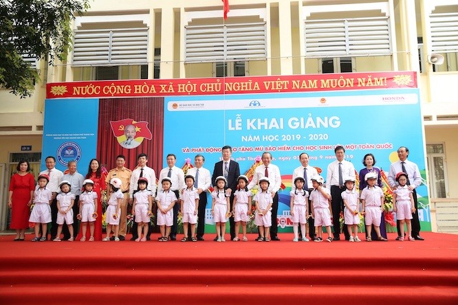 helmet-donation-giving-helmet-2-1688737609.JPG
