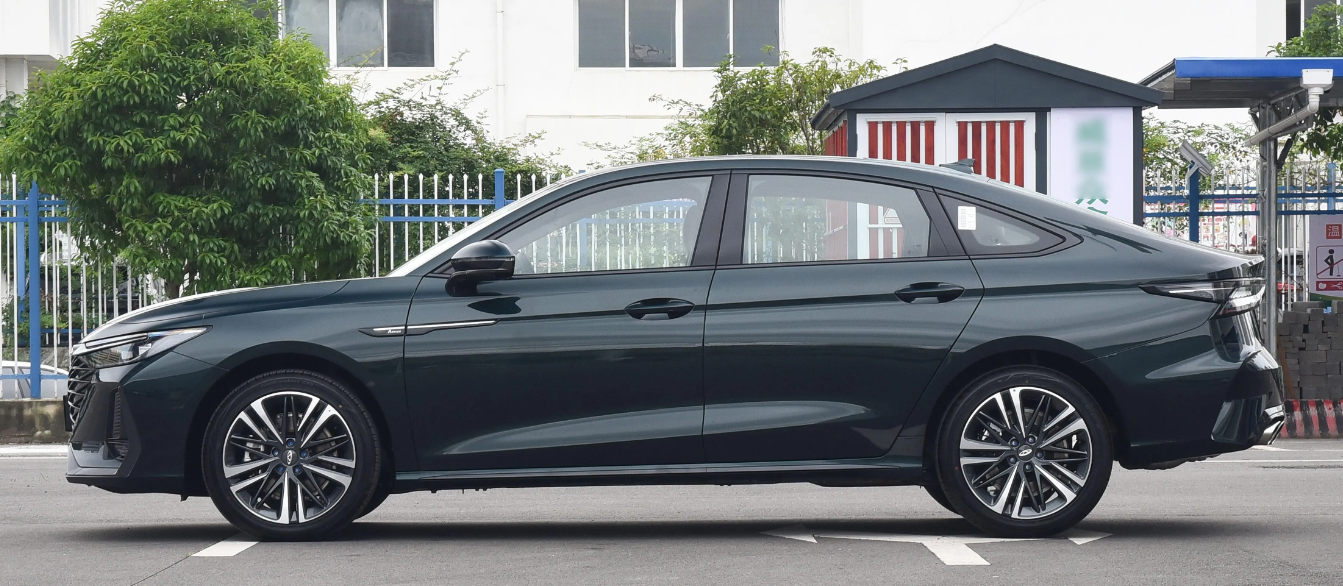 ‘Kỳ phùng địch thủ’ của Toyota Camry ra mắt phiên bản mới, giá chỉ từ 430 triệu đồng