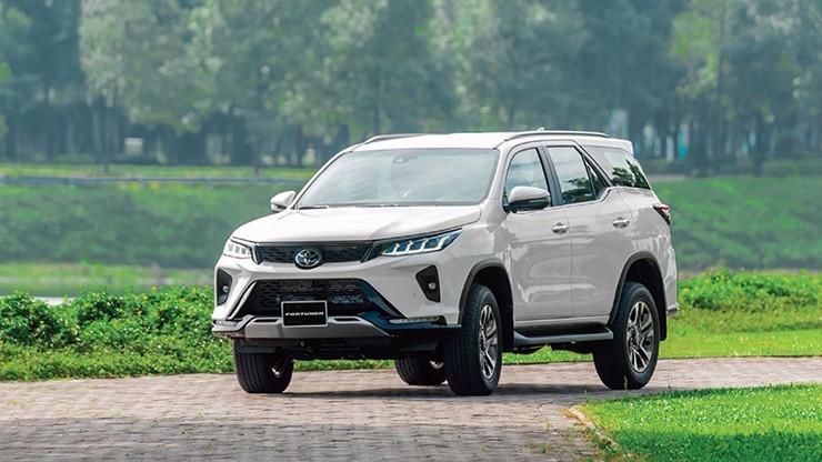 Giá xe Toyota Fortuner lăn bánh tháng 7/2023: Hưởng ưu đãi khủng, nhăm nhe ‘hất cẳng’ Ford Everest ảnh 2