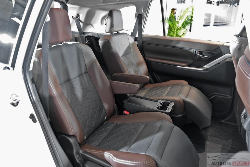 Toyota Innova thế hệ mới vừa ra mắt Thái Lan, chuẩn bị ‘đổ bộ’ Việt Nam ‘đấu’ Mitsubishi Xpander?