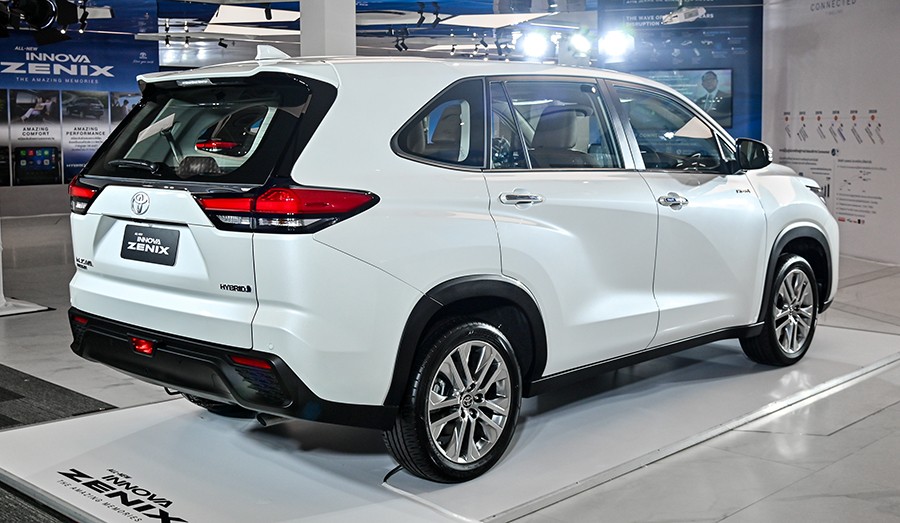 Toyota Innova thế hệ mới vừa ra mắt Thái Lan, chuẩn bị ‘đổ bộ’ Việt Nam ‘đấu’ Mitsubishi Xpander?