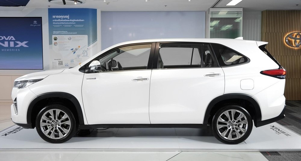 Toyota Innova thế hệ mới chính thức trình làng, vượt xa Mitsubishi Xpander mọi mặt
