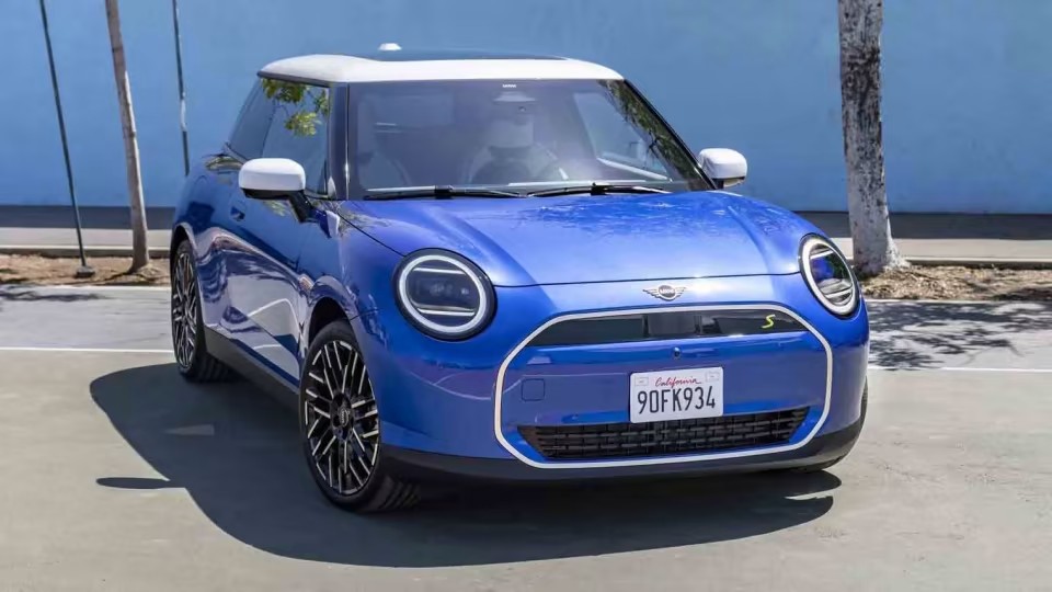 Mini Cooper EV 2024 lộ ảnh nội thất, thiết kế hiện đại, nhiều điểm độc lạ không xe nào có