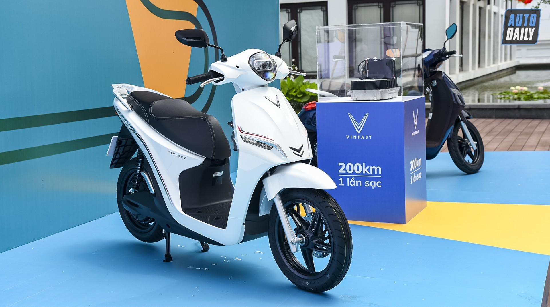 Tài xế xe ôm công nghệ Xanh SM được trang bị xe máy điện VinFast