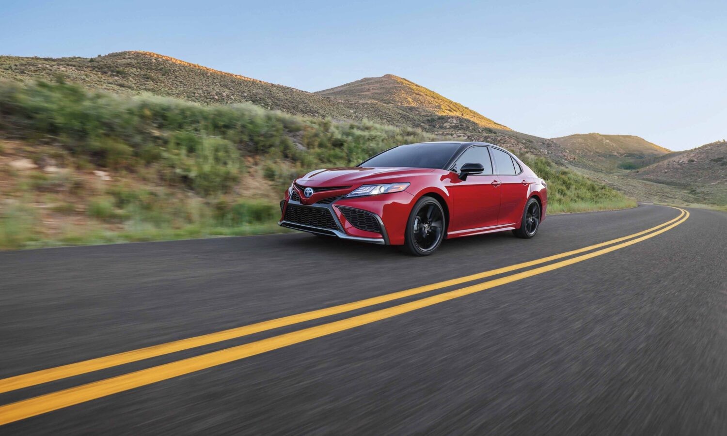 Toyota Camry 2024 ‘rục rịch’ ra mắt, diện mạo sang trọng, nâng cấp trang bị ‘quyết đấu’ Honda Accord