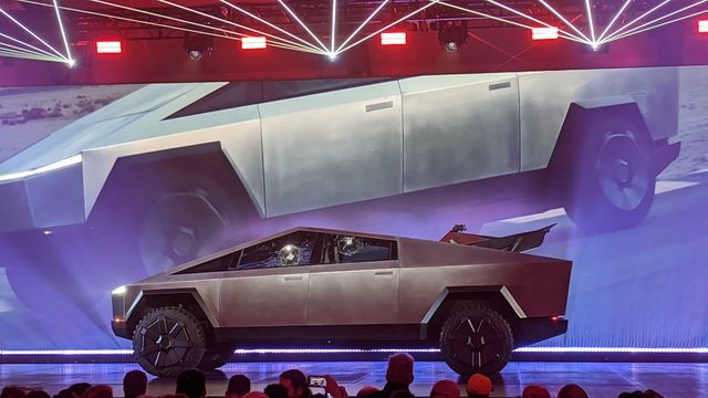 Tesla Cybertruck - Mẫu xe bán tải chống đạn có thiết kế kỳ dị thu về 1,9 triệu đơn đặt hàng