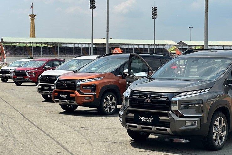 Giá lăn bánh Mitsubishi Xpander Cross tháng 7/2023: Giảm sâu, kèm quà khủng quyết đấu Suzuki XL7 ảnh 2