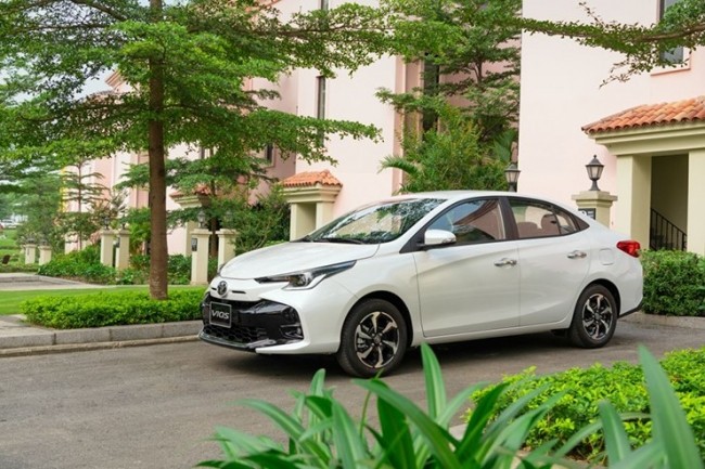 Tin xe trưa 18/9: Toyota Vios có giá lăn bánh ‘rẻ như cho’, dễ hạ gục Honda City và Hyundai Accent ảnh 1