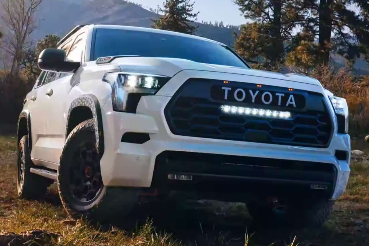 Toyota Fortuner thế hệ mới được nhà sản xuất hé lộ, Ford Everest và Hyundai Santa Fe có lý do run sợ ảnh 1