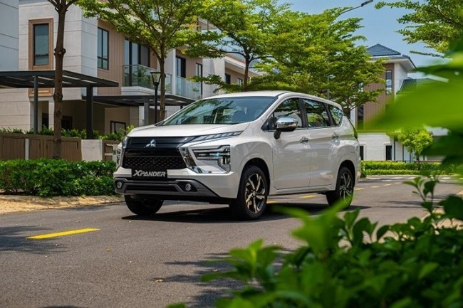 Tin xe hot 11/10: Mitsubishi Xpander tưng bừng khuyến mại, giá lăn bánh áp đảo Toyota Veloz Cross ảnh 1