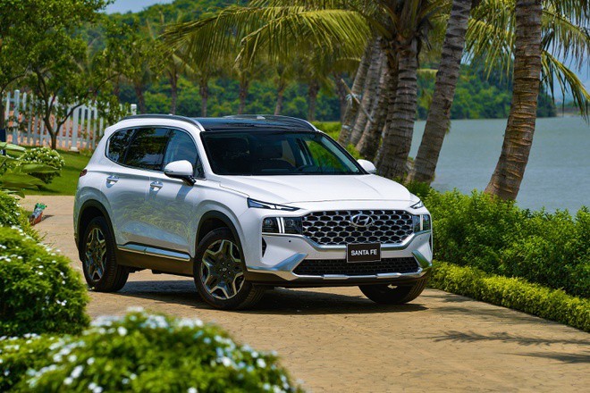 Giá xe Hyundai Santa Fe lăn bánh tháng 10/2023 quyết soán ngôi Ford Everest nhờ ưu đãi cực lớn ảnh 2