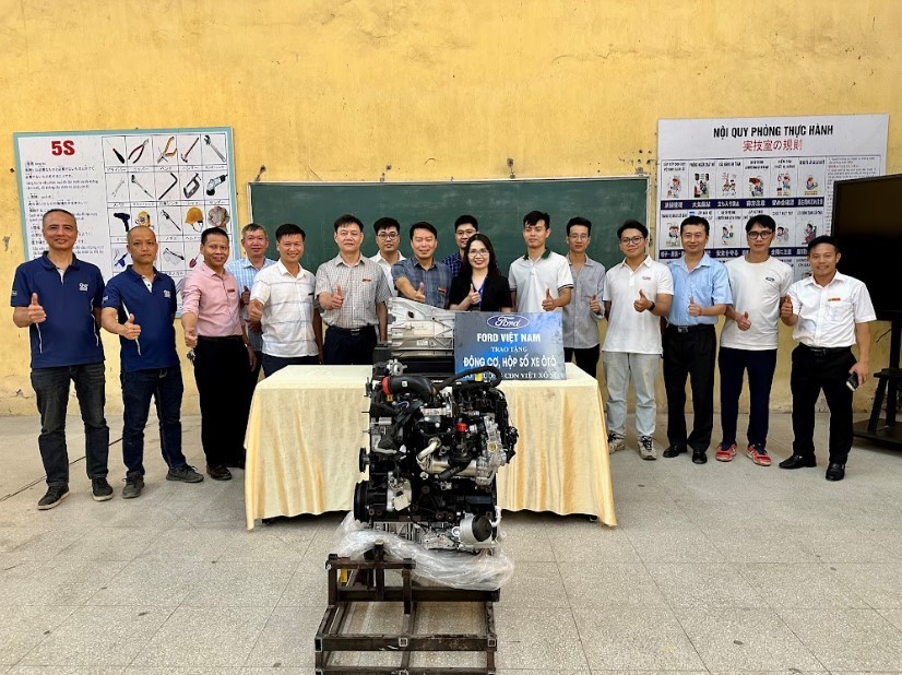 Ford Việt Nam trao tặng động cơ, hộp số, đóng góp vào phát triển giáo dục bền vững tại Việt Nam ảnh 1