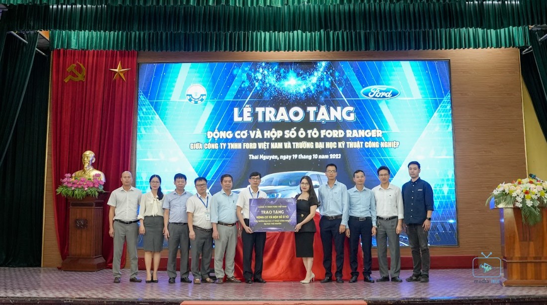 Ford Việt Nam trao tặng động cơ, hộp số, đóng góp vào phát triển giáo dục bền vững tại Việt Nam ảnh 4