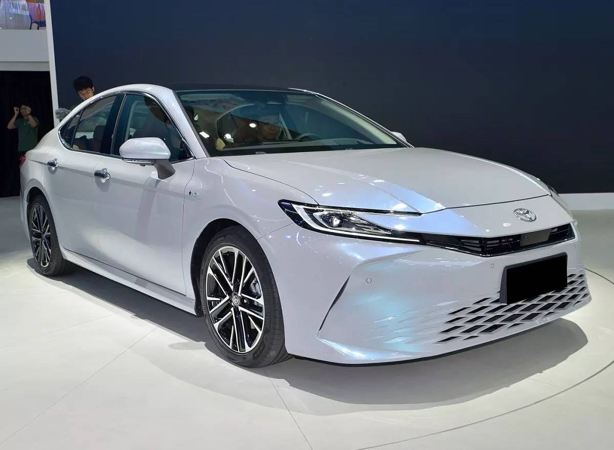 Chi tiết Toyota Camry 2025 sắp về Việt Nam, đã ra mắt tại Trung Quốc