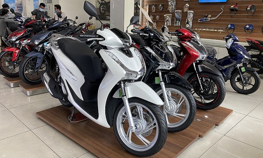 Giá xe Honda SH tháng 11/2023 giảm sâu chưa từng có, thu hút khách Việt