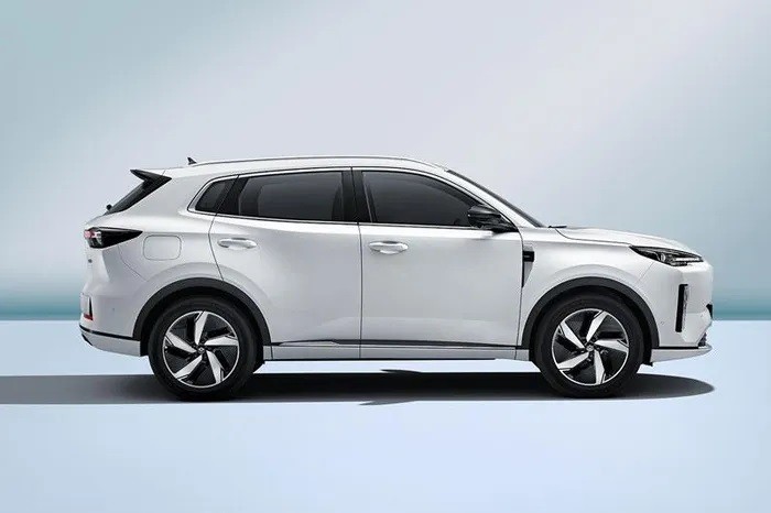 ‘Tuyệt đỉnh SUV hybrid’ giá chỉ từ 424 triệu đồng ra mắt, là đối thủ có thể ‘hất cẳng’ Toyota Corolla Cross ảnh 4