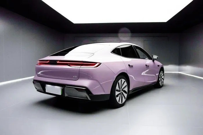 ‘Chiến thần’ sedan lớn hơn Toyota Camry giá 615 triệu đồng ra mắt: Thiết kế đẹp mắt, nhiều công nghệ ảnh 4