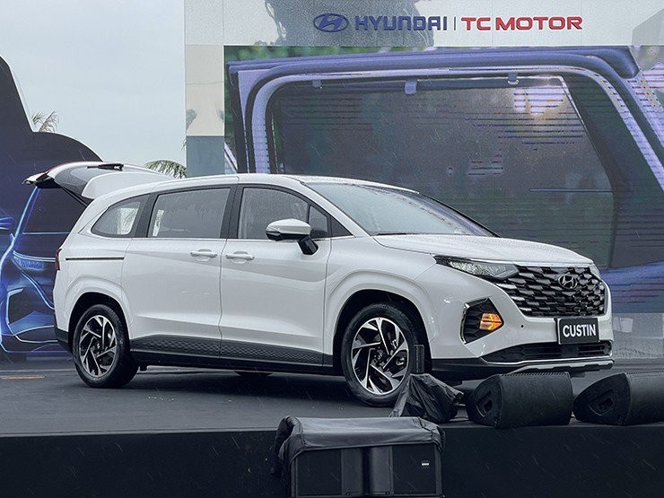 ‘Tân vương’ MPV Hyundai mới ra mắt đã giảm sốc 40 triệu đồng, giá rẻ hơn nhiều so với Toyota Innova ảnh 1